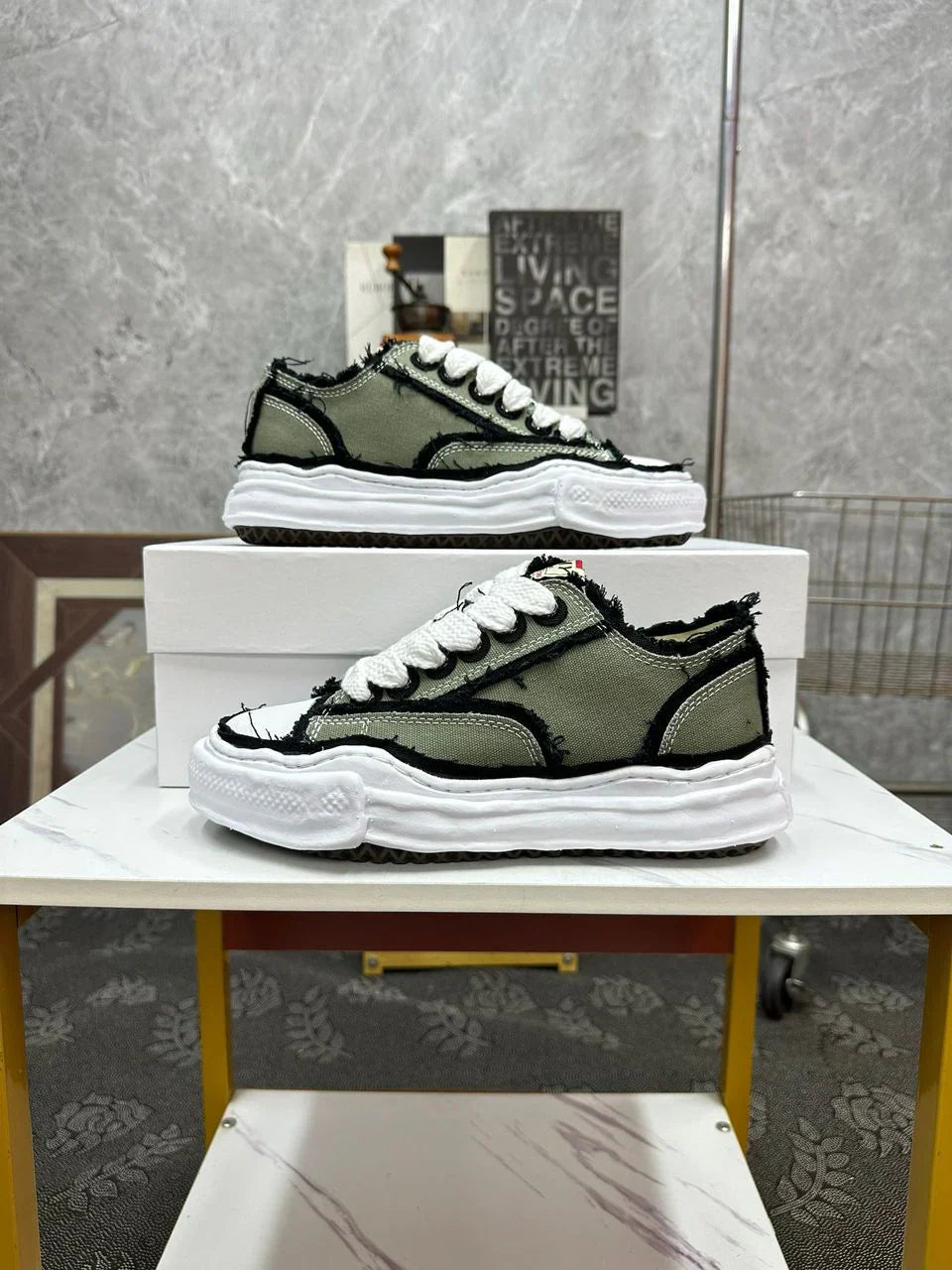 Noam - Tenisky s atypickými šněrováním v olivové barvě