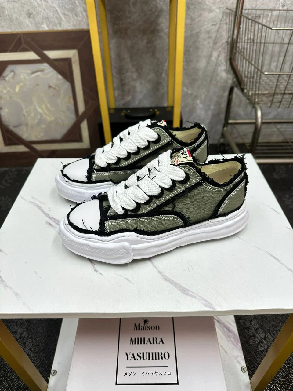 Noam - Tenisky s atypickými šněrováním v olivové barvě